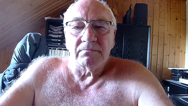 Snapshot of biggandybig chatting on 06-25-26, 08:30 biggandybig online show from 06-25-26, 08:30
