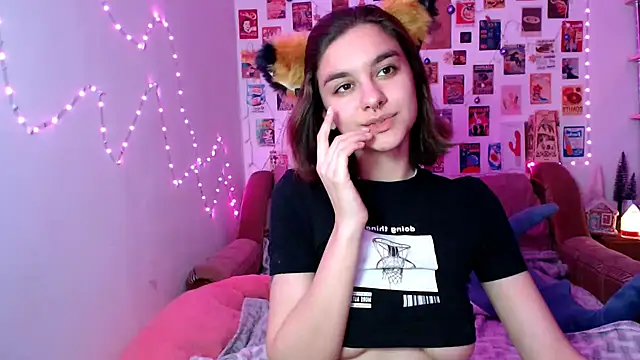 Snapshot of Celine_Dionn chatting on 12-13-24, 02:38 Celine Dionn online show from 12-13-24, 02:38