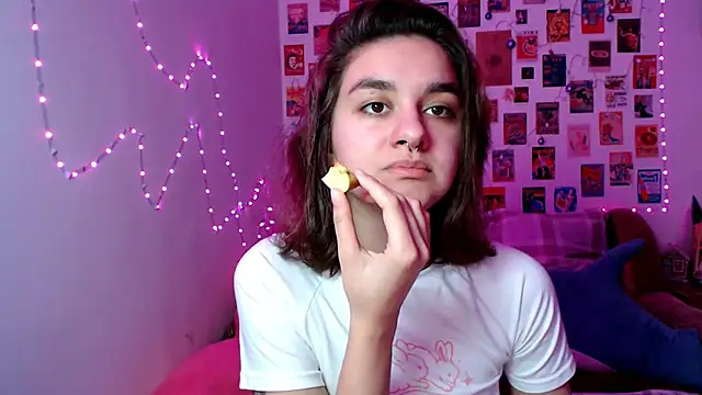 Snapshot of Celine_Dionn chatting on 01-17-25, 02:50 Celine Dionn online show from 01-17-25, 02:50