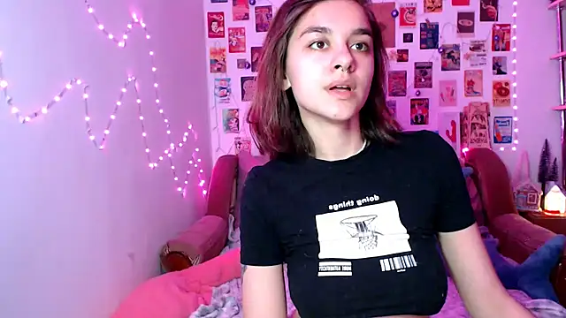 Snapshot of Celine_Dionn chatting on 12-13-24, 05:43 Celine Dionn online show from 12-13-24, 05:43