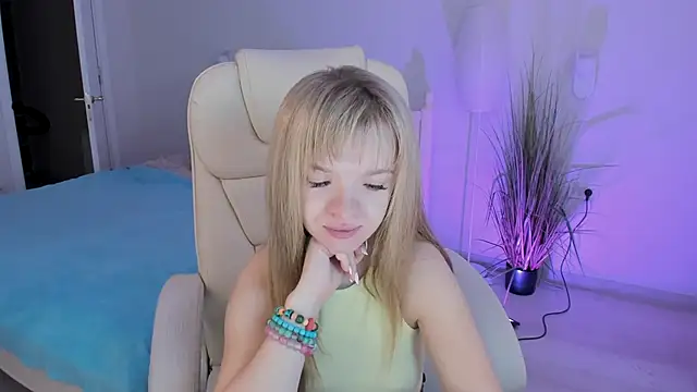 Snapshot of Eva_Rosec chatting on 10-06-25, 11:00 Eva Rosec online show from 10-06-25, 11:00