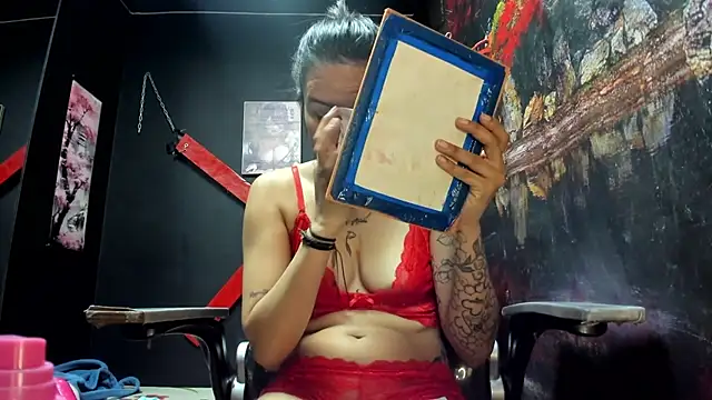 Snapshot of Yaumiko chatting on 12-17-25, 01:49 Yaumiko online show from 12-17-25, 01:49