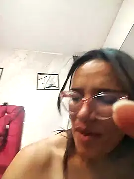 Snapshot of Yaumiko chatting on 11-03-25, 09:02 Yaumiko online show from 11-03-25, 09:02