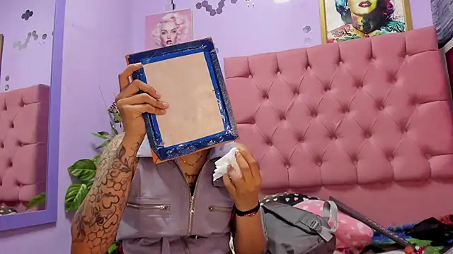 Snapshot of Yaumiko chatting on 11-25-25, 12:16 Yaumiko online show from 11-25-25, 12:16