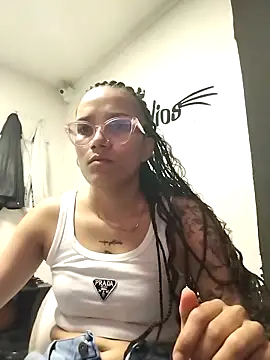 Snapshot of Yaumiko chatting on 11-18-25, 11:59 Yaumiko online show from 11-18-25, 11:59