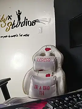 Snapshot of Yaumiko chatting on 11-27-25, 07:14 Yaumiko online show from 11-27-25, 07:14