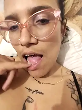 Snapshot of Yaumiko chatting on 02-18-26, 01:36 Yaumiko online show from 02-18-26, 01:36