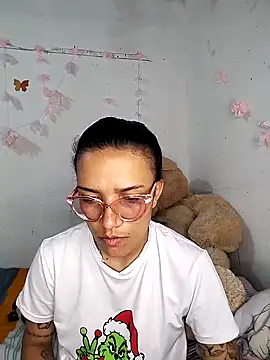 Snapshot of Yaumiko chatting on 02-05-26, 11:28 Yaumiko online show from 02-05-26, 11:28