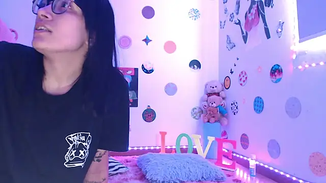Snapshot of Yaumiko chatting on 03-10-25, 12:28 Yaumiko online show from 03-10-25, 12:28
