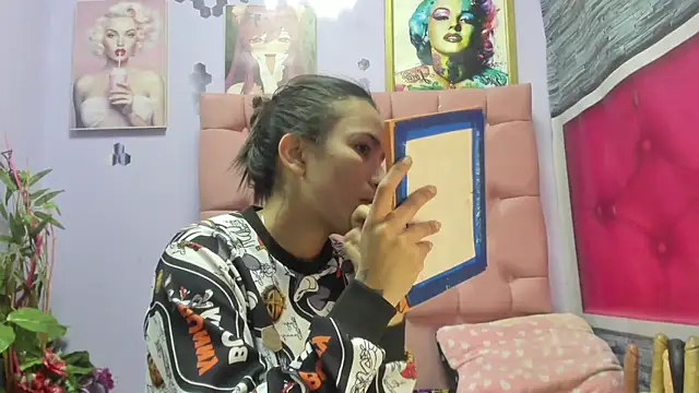 Snapshot of Yaumiko chatting on 11-14-25, 12:53 Yaumiko online show from 11-14-25, 12:53