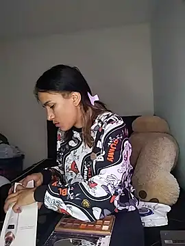 Snapshot of Yaumiko chatting on 06-01-26, 12:27 Yaumiko online show from 06-01-26, 12:27