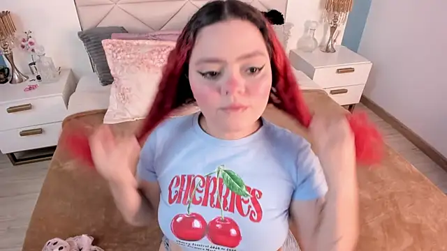 Twwiiggy online show from 02-15-26, 08:08