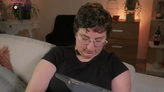 Ximenna Cruz online show from 11-16-25, 11:19