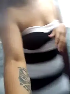 Snapshot of EAAM1 chatting on 10-23-25, 02:16 EAAM1 online show from 10-23-25, 02:16