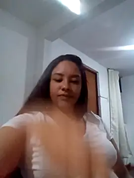 Snapshot of EAAM1 chatting on 10-25-25, 12:43 EAAM1 online show from 10-25-25, 12:43