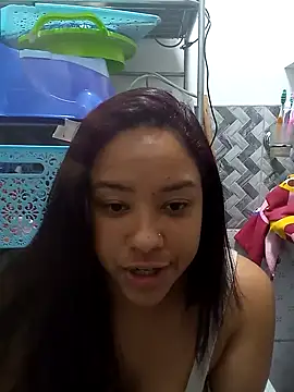 Snapshot of EAAM1 chatting on 10-27-25, 10:44 EAAM1 online show from 10-27-25, 10:44