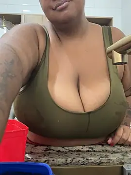 Snapshot of SweetLizzyBBW chatting on 05-26-26, 01:26 SweetLizzyBBW online show from 05-26-26, 01:26
