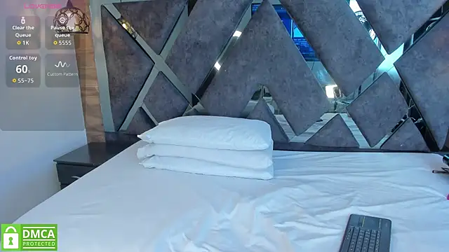 Venus velez  online show from 02-11-26, 01:11