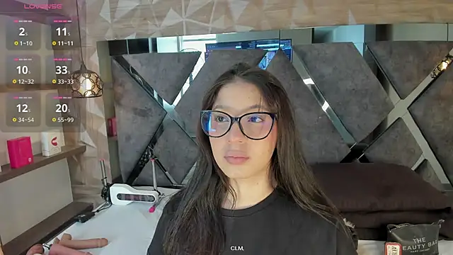 Venus velez  online show from 04-10-26, 12:23