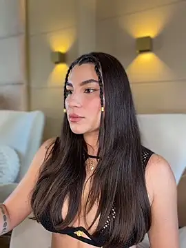 Snapshot of SaharaRush_ chatting on 05-15-26, 07:45 SaharaRush online show from 05-15-26, 07:45