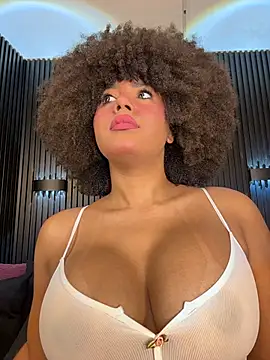 Snapshot of kendall_coxx chatting on 03-15-26, 07:43 kendall coxx online show from 03-15-26, 07:43