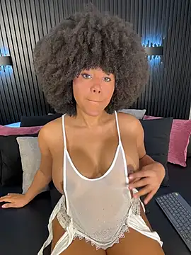 Snapshot of kendall_coxx chatting on 02-17-26, 11:29 kendall coxx online show from 02-17-26, 11:29