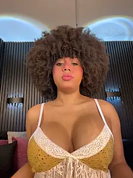 Snapshot of kendall_coxx chatting on 03-25-26, 01:43 kendall coxx online show from 03-25-26, 01:43