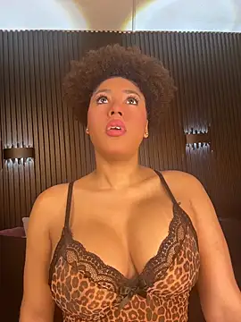 Snapshot of kendall_coxx chatting on 04-13-26, 12:14 kendall coxx online show from 04-13-26, 12:14