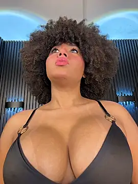 Snapshot of kendall_coxx chatting on 03-24-26, 10:32 kendall coxx online show from 03-24-26, 10:32