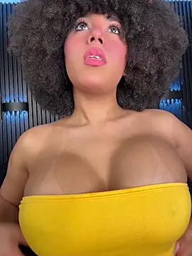 Snapshot of kendall_coxx chatting on 04-12-26, 07:44 kendall coxx online show from 04-12-26, 07:44