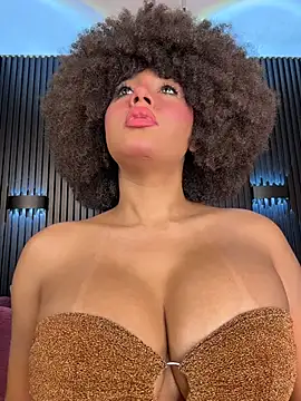 Snapshot of kendall_coxx chatting on 04-10-26, 03:13 kendall coxx online show from 04-10-26, 03:13