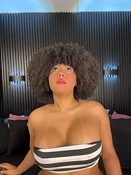 Snapshot of kendall_coxx chatting on 02-18-26, 02:24 kendall coxx online show from 02-18-26, 02:24