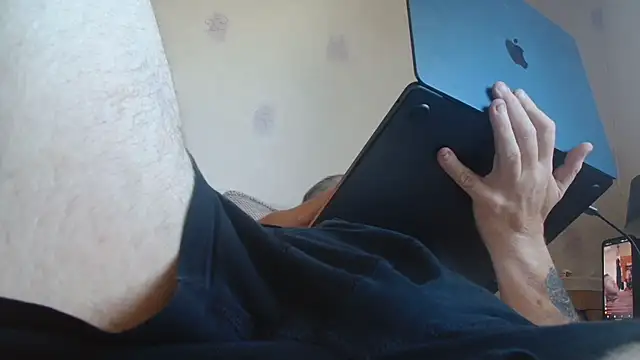 Snapshot of toptugger chatting on 06-19-26, 10:10 toptugger online show from 06-19-26, 10:10