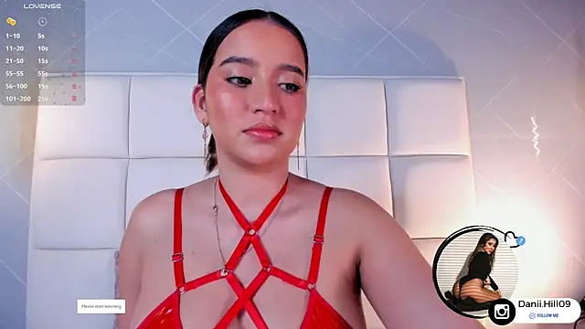 danii hill  online show from 09-18-25, 04:15