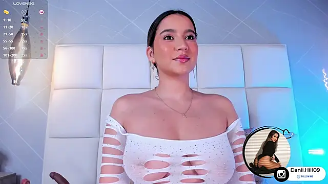 danii hill  online show from 09-11-25, 04:34