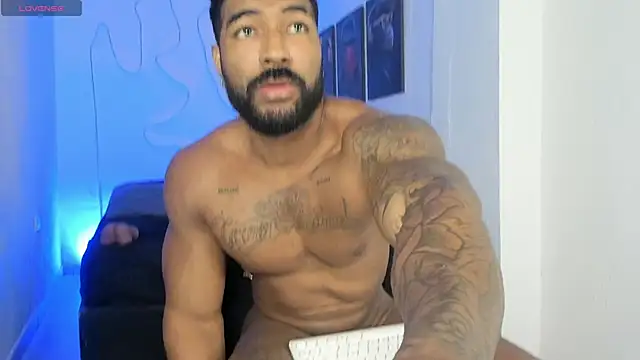 Snapshot of Xander_Str0ng chatting on 10-17-25, 01:13 Xander Str0ng online show from 10-17-25, 01:13