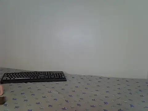 laetitia  online show from 06-20-26, 08:52
