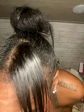 Snapshot of CUMQUEEN-XXX69 chatting on 09-19-25, 05:33 CUMQUEEN-XXX69 online show from 09-19-25, 05:33