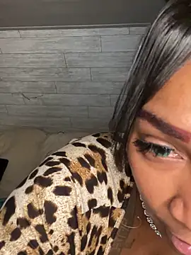 Snapshot of CUMQUEEN-XXX69 chatting on 09-23-25, 06:53 CUMQUEEN-XXX69 online show from 09-23-25, 06:53