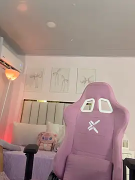 Cristall Bunny online show from 10-24-25, 12:42