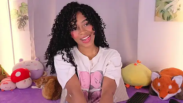 Snapshot of Heily_Fox chatting on 05-18-26, 02:23 Heily Fox online show from 05-18-26, 02:23