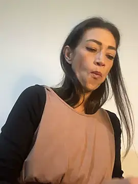 Snapshot of Yulia_sx chatting on 03-06-25, 08:48 Yulia sx online show from 03-06-25, 08:48