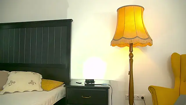 Yanira Muslim online show from 05-18-26, 04:01