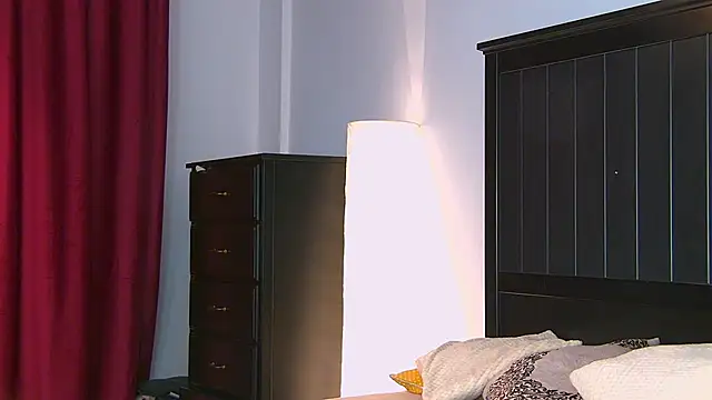 Yanira Muslim online show from 09-17-25, 04:36