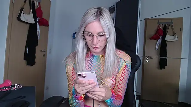 Snapshot of Liana_Lou chatting on 09-13-25, 03:56 Liana Lou online show from 09-13-25, 03:56