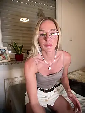 Liana Lou online show from 04-24-26, 12:18