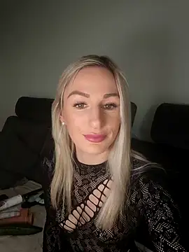Snapshot of Liana_Lou chatting on 02-21-25, 11:11 Liana Lou online show from 02-21-25, 11:11