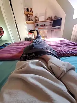 Snapshot of Vijeniv13 chatting on 03-04-26, 12:46 Vijeniv13 online show from 03-04-26, 12:46