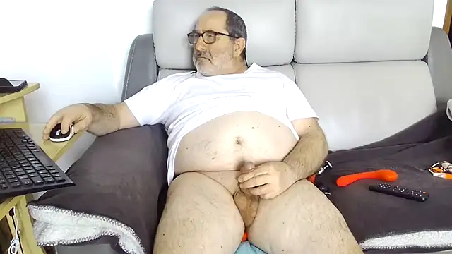 Snapshot of gillou1234 chatting on 03-20-25, 01:37 gillou1234 online show from 03-20-25, 01:37