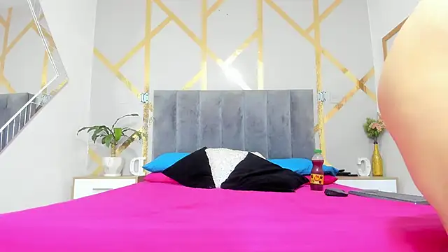 Danna Reyees online show from 10-06-25, 12:17